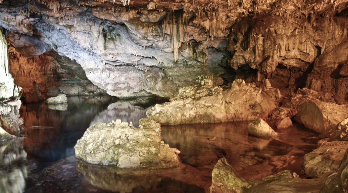 Neptune's Grotto 1 shutterstock 47142838 aghero grotte nettuno filip fuxa